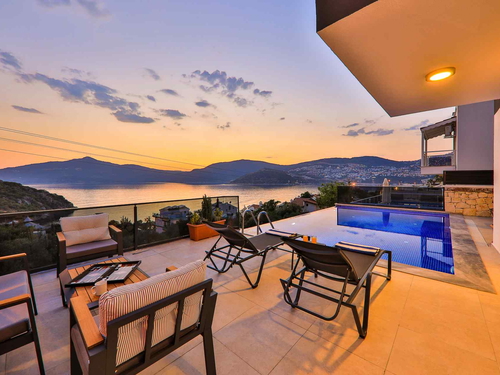  gece  -  Kasım
  | Kalkan’da Deniz Manzaralı Lüks Villa, Merkezi Konumda Rüya Tatil